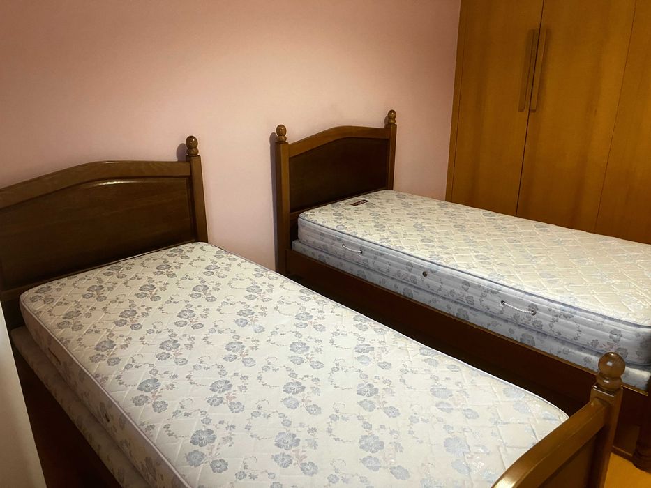 Cama Solteiro de madeira maciça