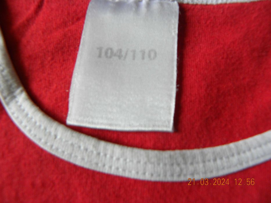 2 koszulki bez rękawów 104 – 110 cm.