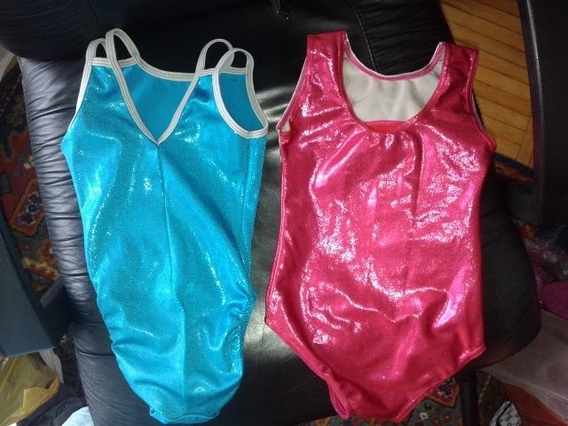 Продам фирменньій купальник для художественной гимнастики