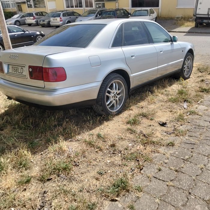 Audi A8 2.5TDI  de Caixa Manual