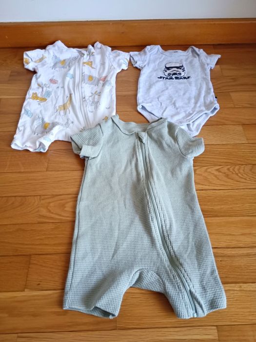 Lote de 20 peças de roupa de menino (9-12) verão com oferta de mochila