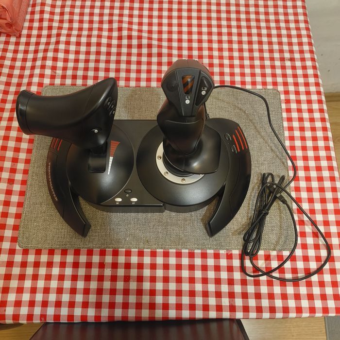 Kontroler do gier Thrustmaster T.Flight Hotas X