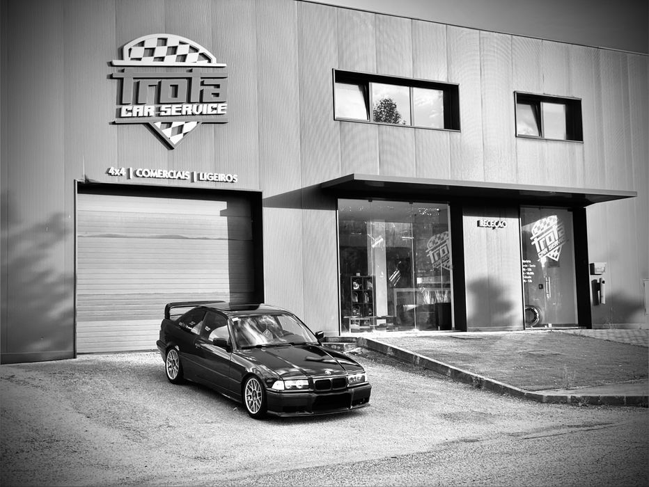 Bmw 318is coupe.