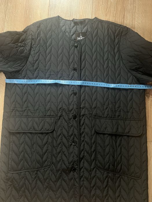 Легенька курточка 42 євр