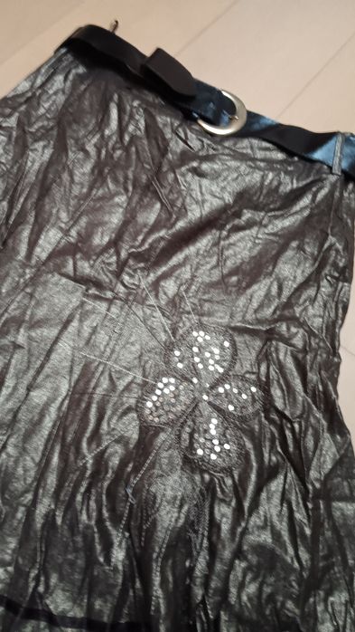 Błyszcząca spódnica