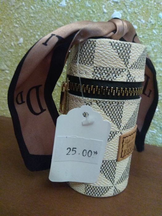 Brelok, pojemniczek na klucze.