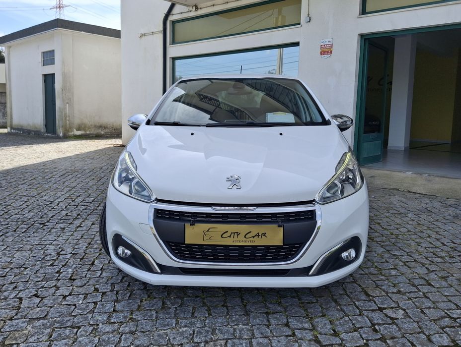 Peugeot 208 Signature