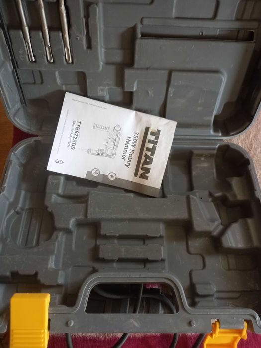 Młotowiertarka Titan SDS Plus 750 W.