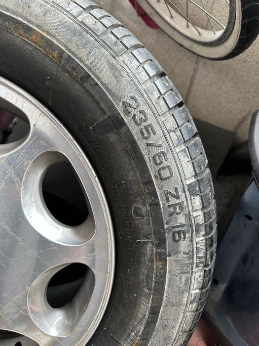 Pneu com jante (mercedes) 5x120 235/60 R16