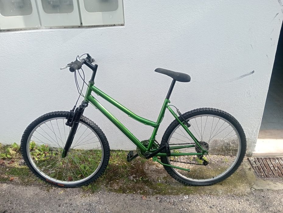 Bicicleta verde brilhante