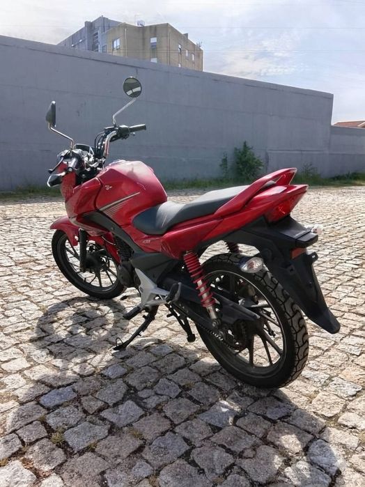Moto Honda CB125F