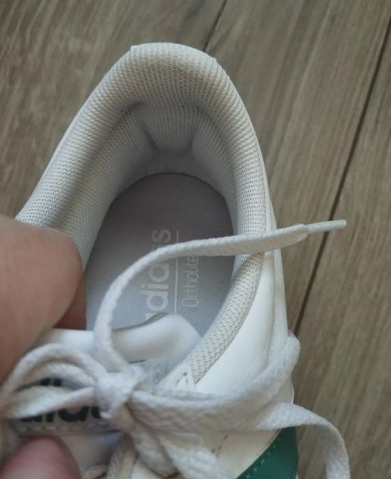 Жіночі оригінальні кросівки Adidas