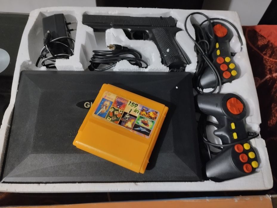 Consola antiga dos anos 90
