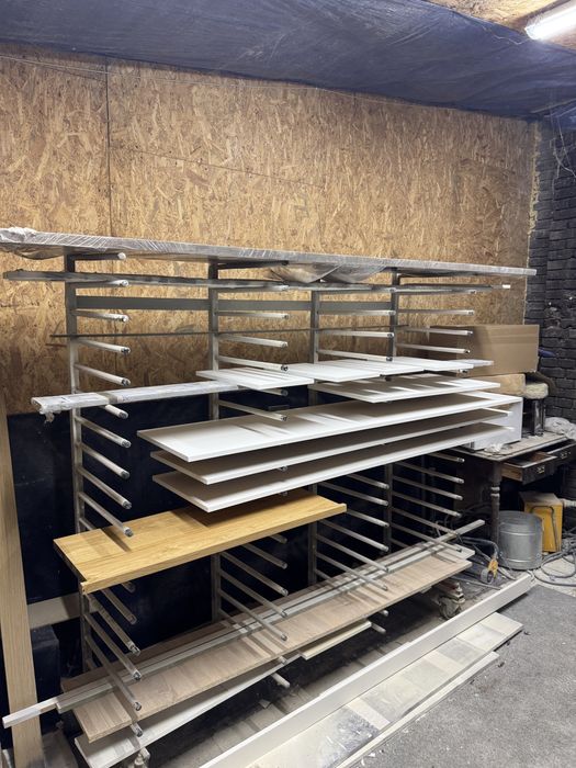 Profesjonalny Stojak Lakierniczy – Mobilny Regał do Suszenia Frontów