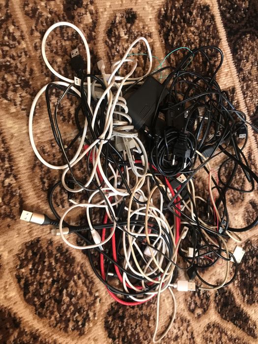 Лот телефонних кабелів