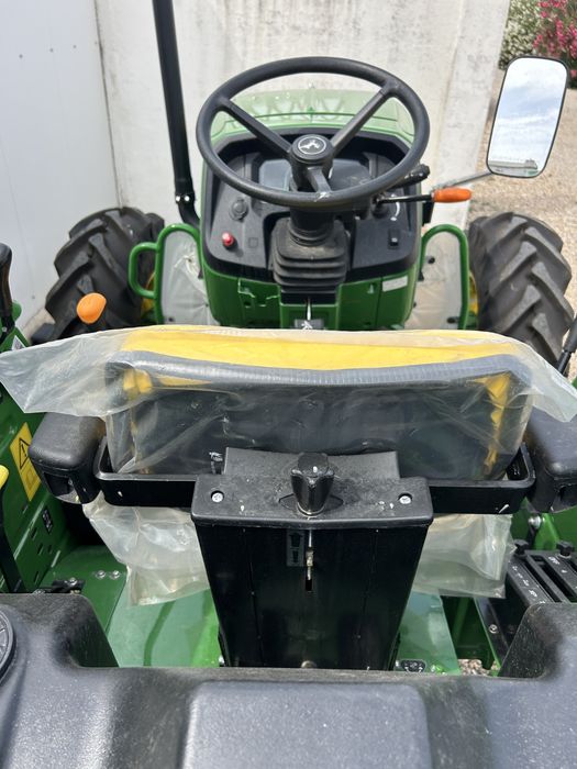 Trator John Deere 5075E de 75 CV - Novo