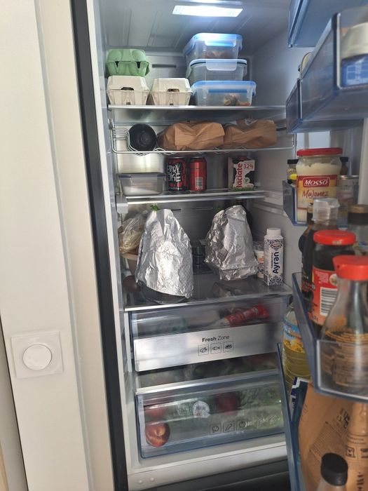 Lodówka Samsung Czarna, używana.