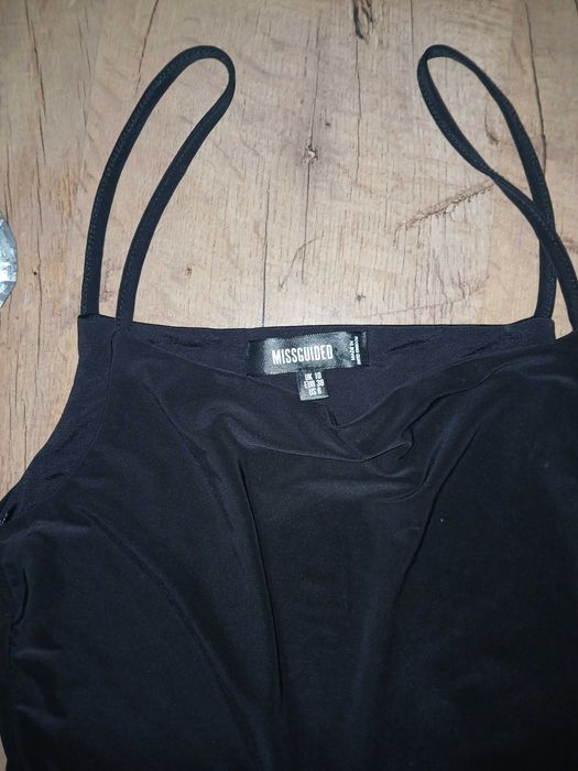 Czarny nowy kombinezon Missguided S odkryte uda
