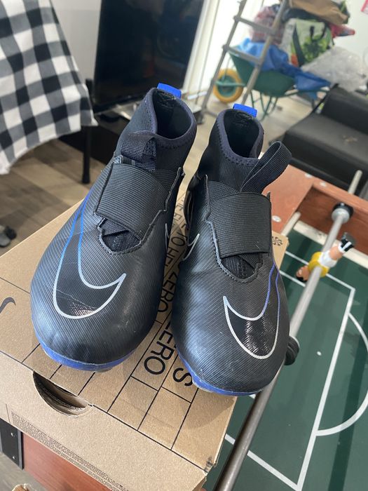 Chuteiras número 35. Usadas meia duzia de vezes.