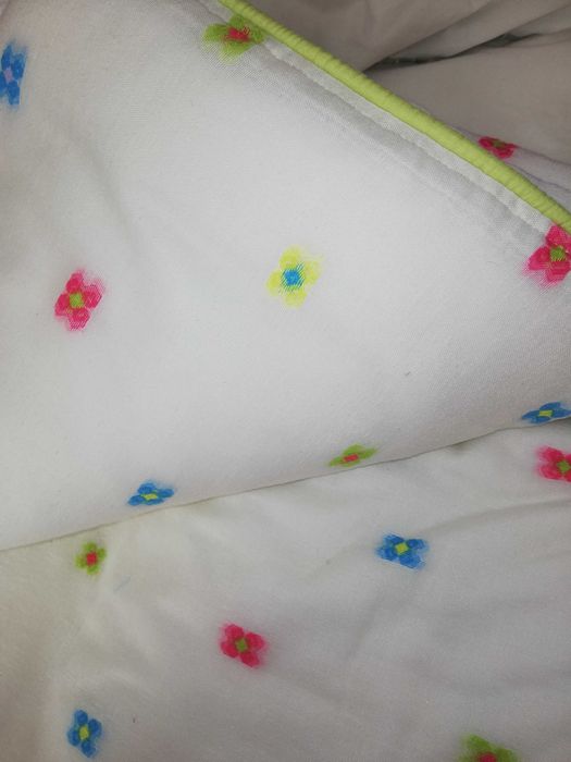 Edredon ou colcha de cama e cortinas - o conjunto