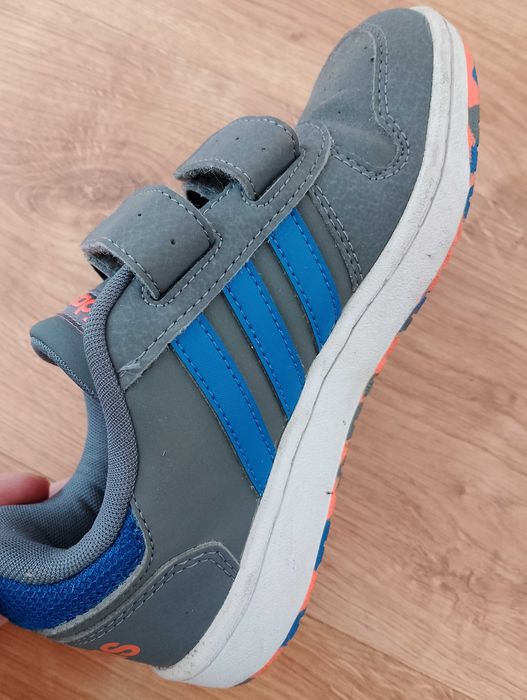 ADIDAS. Śliczne buty dziecięce.
