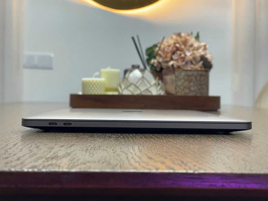 MacBook Pro 15" 2018 - i7 6-core 2.2GHz, 16Gb RAM, SSD 256Gb