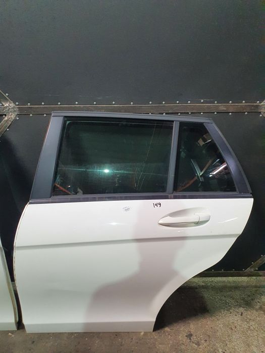 Задня права, ліва дверка Mercedes w204 c-class c220 c350 149 колір