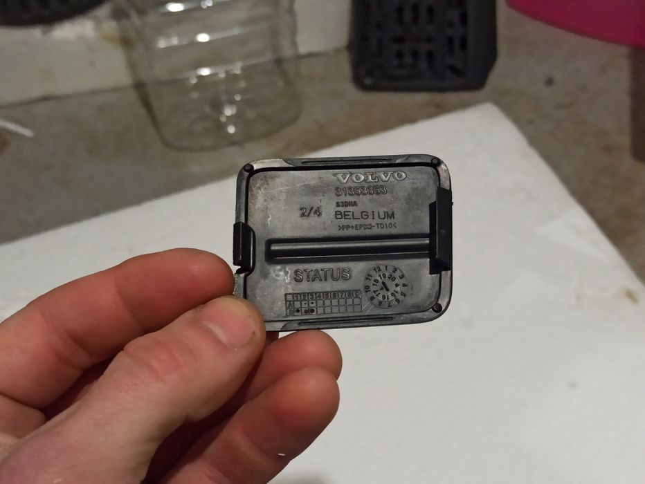 Заглушка буксировочного крюка переднього бампера Volvo XC90. Оригінал!