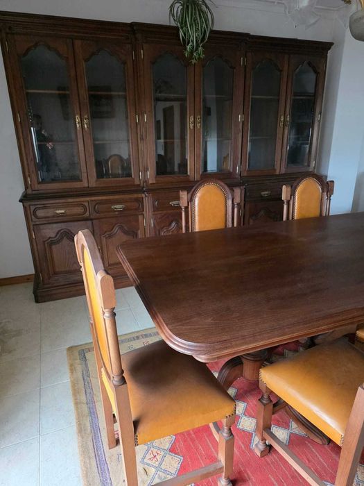 Mobília Sala Completa Mesa, 6 Cadeiras, Cristaleira e Aparador Vintage