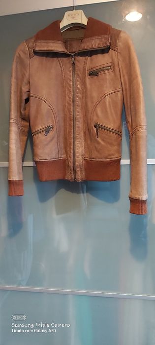 Blusão de pele, com fecho, impecável,, Berska, S/M