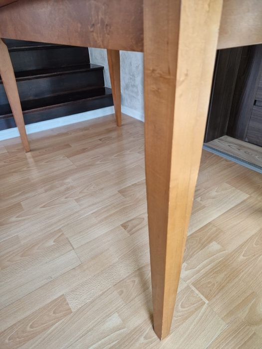 Stół do jadalni salonu rozkładany