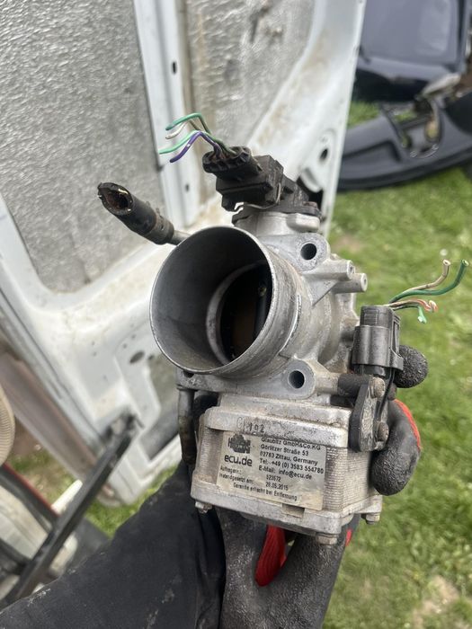 Продам дросельну заслонку