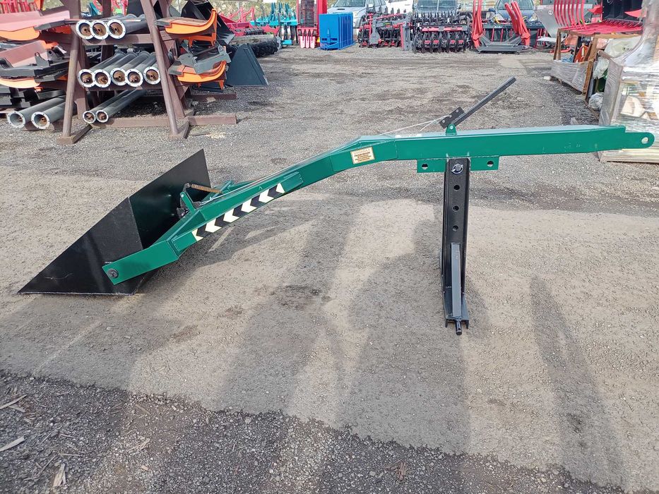 Ładowacz na tylni tuz z łyżką na tył podnośnik wysięgnik