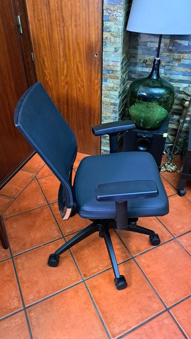 Vendo cadeira de escritório usado ALITAL