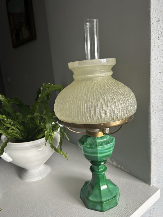 Lampka naftowa nocna biurkowa z malachitu  Czechosłowacja