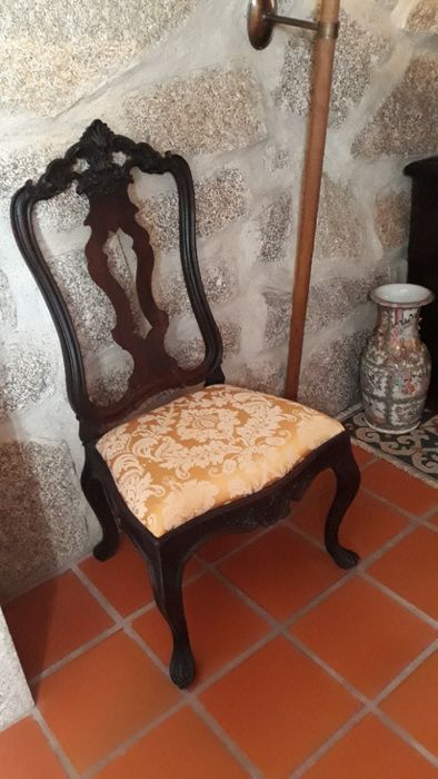 Par de Cadeiras D.José séc XVIII em pau santo