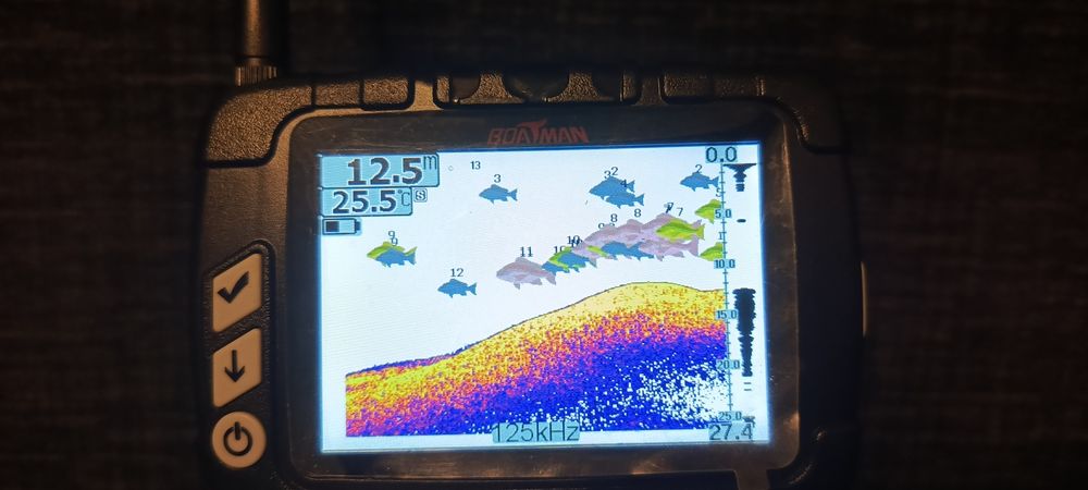 Lódka zanętowa boutman Atraktor sonar Black