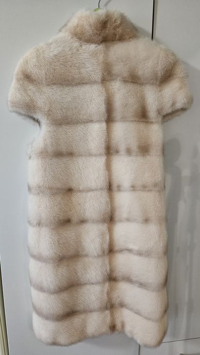 Жилетка норкова безрукавка