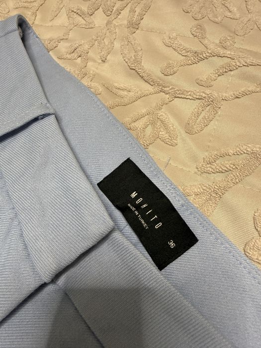 Світло голубий костюм від Mohito