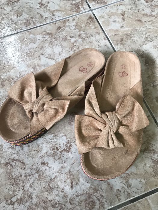 Vendo chinelas 38 como novas