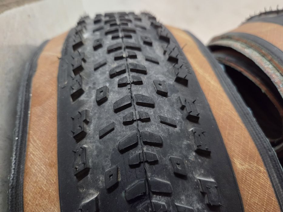 Opony Bontrager Sainte-Anne RSL 29x2.4