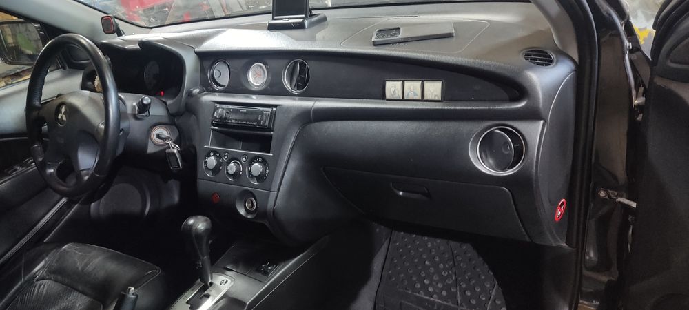 Mitsubishi outlander 1