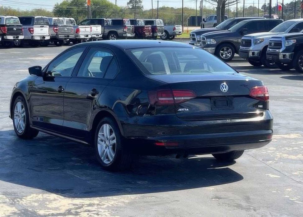 Volkswagen Jetta      2018