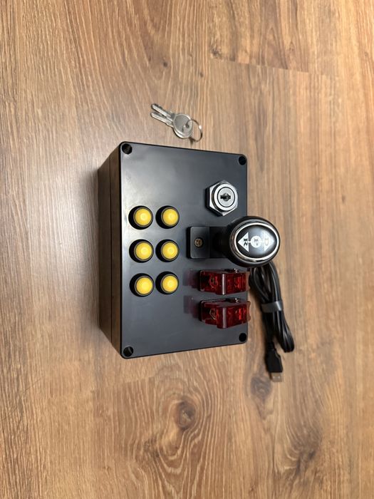 Button box ze stacyjką