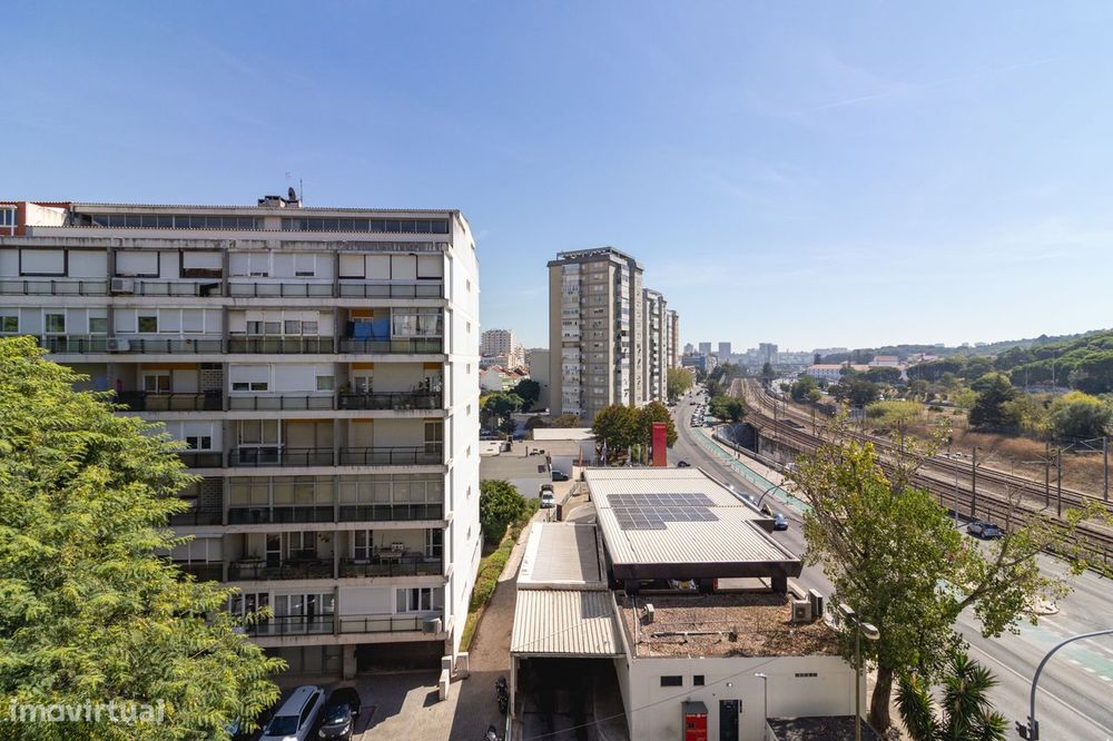 Apartamento totalmente remodelado | Elevador