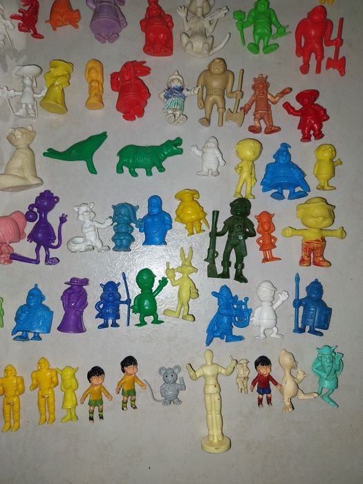 Figuras Monocromáticas - Lote de 102 figuras