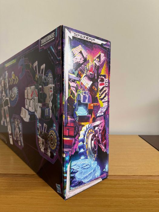 Figura Selada Transformers Legacy Cybertron Universe Metroplex Hasbro