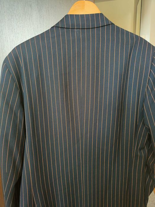 Garnitur męski w bardzo dobrym stanie granatowy w beżowe paski
