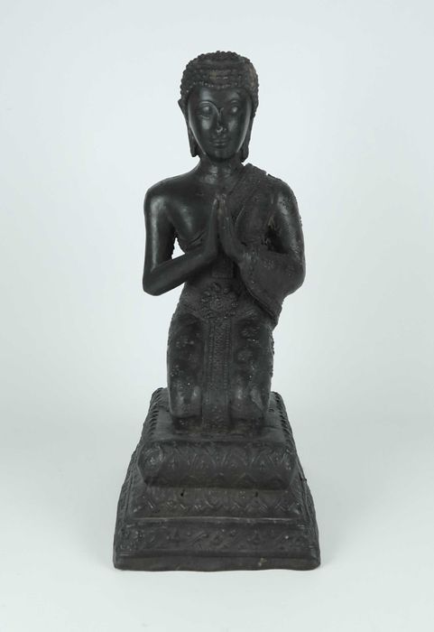 Buda ajoelhado Khmer / Tailândia em metal