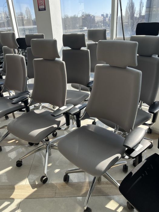 Продажа б/у мебели: столы, кресла, тумбы, стулья